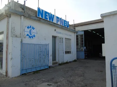 Devanture de New Pneus Auto Réparation